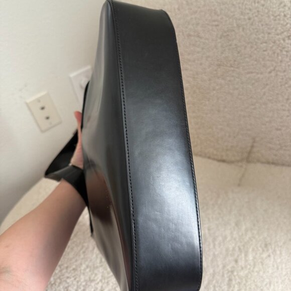 Authentic Salvatore Ferragamo Gancini Black Leather Shoulder Bag - Picture 8 of 9